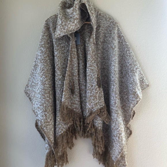 Andrew Marc Jackets & Blazers - NWT Marc New York Khaki Knit Poncho Fringe Edging